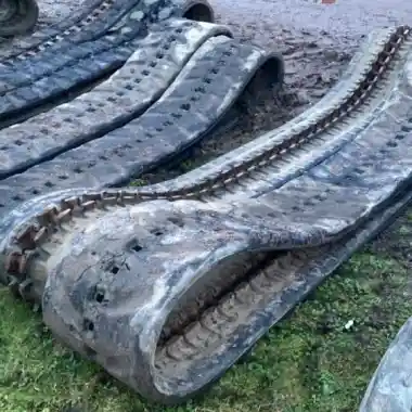 Gummikette verschlissene Führungssstege Gummikette verschlissene Führungssstege