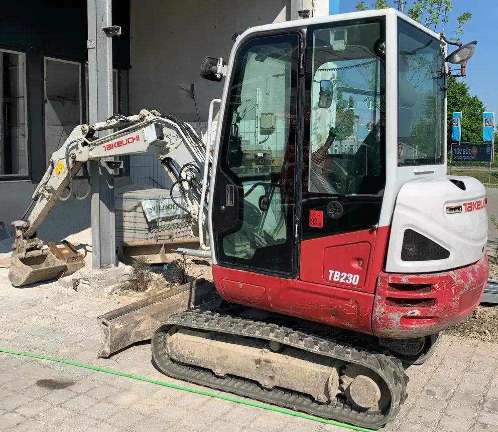 TAKEUCHI TB 230 TAKEUCHI TB 230